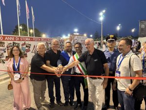 Cannole, quarant'anni di passione con la Festa della Municeddha. Affluenza record dopo il taglio del nastro e il timbro postale che consegna l’evento alla storia - Corriere Salentino