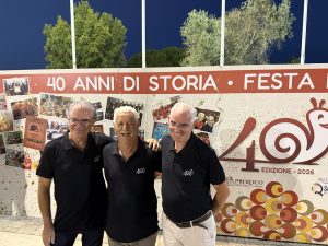 Cannole, quarant'anni di passione con la Festa della Municeddha. Affluenza record dopo il taglio del nastro e il timbro postale che consegna l’evento alla storia - Corriere Salentino