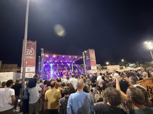 Cannole, quarant'anni di passione con la Festa della Municeddha. Affluenza record dopo il taglio del nastro e il timbro postale che consegna l’evento alla storia - Corriere Salentino