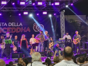 Cannole, quarant'anni di passione con la Festa della Municeddha. Affluenza record dopo il taglio del nastro e il timbro postale che consegna l’evento alla storia - Corriere Salentino