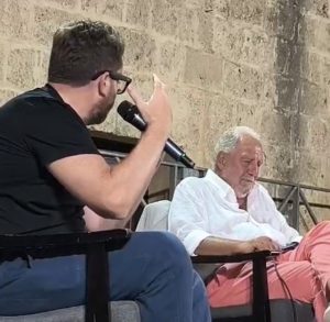 Il sonnambulo e lo specchio a Veglie. Grande pubblico per capire il fenomeno Trump - Corriere Salentino
