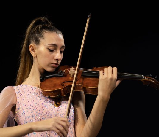 Lunedì 17 agosto la giovane violinista Maria Serena Salvemini con Le quattro stagioni per la stagione estiva dell’Orchestra Sinfonica di Lecce e del Salento