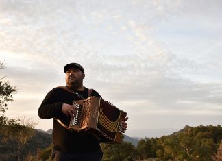 Festival Itinerante “Le vie del Mediterraneo”, a Sogliano Cavour Pierpaolo Vacca porta sul palco Ballu “Travessu”