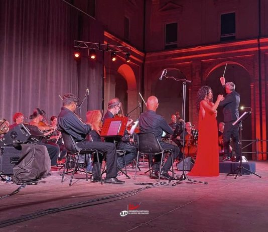 Lunedì 10 agosto “Senza fine. L’universo di Ornella Vanoni” con Serena Spedicato e l’Orchestra Sinfonica di Lecce e del Salento nel Giardino del Palazzo Marchesale