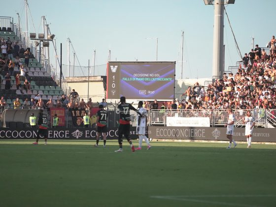 Il Lecce vince la prima di campionato con il gol del “baby” Gorter ed una prodezza di Tiago Gabriel. Venezia-Lecce, 0-2 - Corriere Salentino