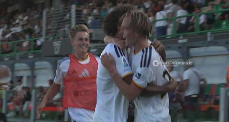 Il Lecce vince la prima di campionato con il gol del “baby” Gorter ed una prodezza di Tiago Gabriel. Venezia-Lecce, 0-2 - Corriere Salentino