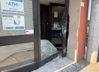 Esplosivo alla banca, poi i vasi contro i ladri: colpo fallito a San Donato