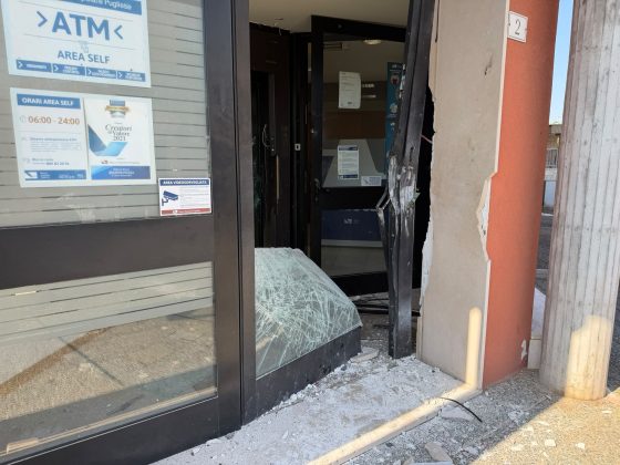 Esplosivo alla banca, poi i vasi contro i ladri: colpo fallito a San Donato - Corriere Salentino
