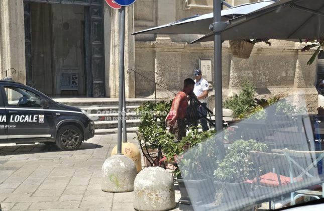Dà di matto in centro, ferisce persone e distrugge oggetti, prima di essere immobilizzato - Corriere Salentino