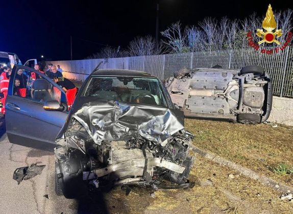 Tragico scontro tra due auto, una si ribalta e perdono la vita due turisti in vacanza nel Salento - Corriere Salentino