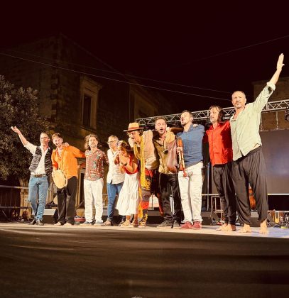Festival Itinerante "Le vie del Mediterraneo", giovedì 6 agosto ad Alessano la tradizione dei Niuri te Sule incontra il tamburello di Edoardo Zimba - Corriere Salentino