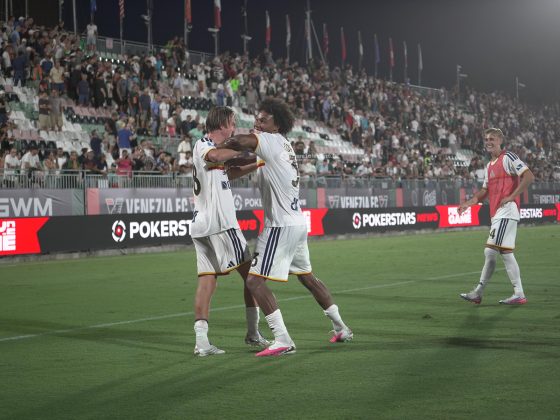 Il Lecce vince la prima di campionato con il gol del “baby” Gorter ed una prodezza di Tiago Gabriel. Venezia-Lecce, 0-2 - Corriere Salentino