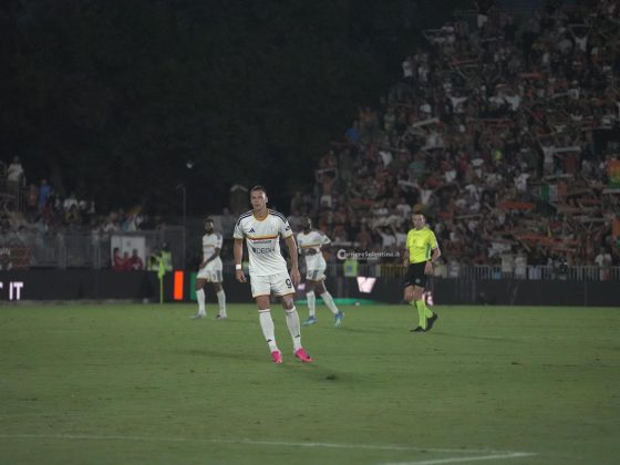 Il Lecce vince la prima di campionato con il gol del “baby” Gorter ed una prodezza di Tiago Gabriel. Venezia-Lecce, 0-2 - Corriere Salentino