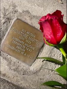 Carmiano e Magliano ricordano gli Internati Militari Italiani: il sindaco invita alla memoria dinanzi alle Pietre d'Inciampo - Corriere Salentino