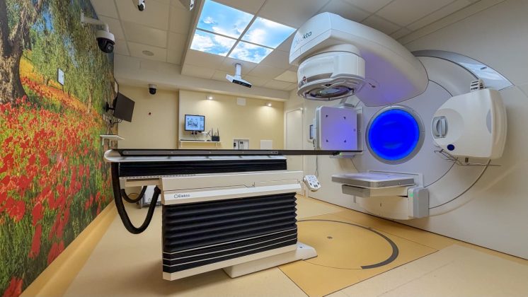 Attivato il nuovo acceleratore lineare nella Radioterapia del Vito Fazzi di Lecce. Iniziati oggi i primi trattamenti ai pazienti - Corriere Salentino