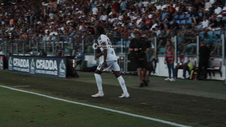 Il Cagliari domina il Lecce che si riprende sul finale, finisce 1-0 per i sardi - Corriere Salentino