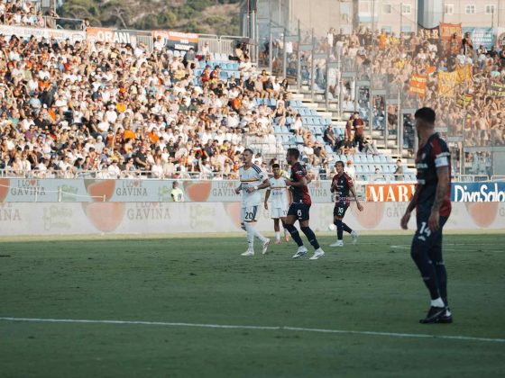 Il Cagliari domina il Lecce che si riprende sul finale, finisce 1-0 per i sardi - Corriere Salentino