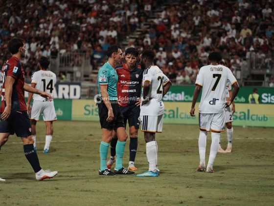 Il Cagliari domina il Lecce che si riprende sul finale, finisce 1-0 per i sardi - Corriere Salentino