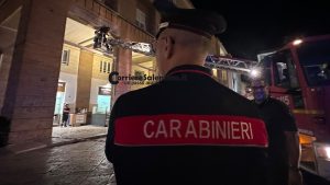 Caduta di calcinacci in piazza Sant'Oronzo: intervento dei Vigili del Fuoco - Corriere Salentino