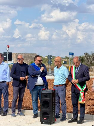 Alessano, inaugurata oggi una nuova rotatoria. Tarantino: "Un'opera che risolve una criticità e migliora la sicurezza. Con questo criterio proseguiranno gli investimenti sulla viabilità provinciale" - Corriere Salentino