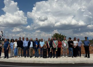 Alessano, inaugurata oggi una nuova rotatoria. Tarantino: “Un’opera che risolve una criticità e migliora la sicurezza. Con questo criterio proseguiranno gli investimenti sulla viabilità provinciale”
