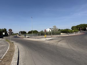 Il paradosso di un’intera area di viale Grassi: “Piste ciclabili in declino, sempre vuote, a tratti pericolose, e parcheggi creativi” - Corriere Salentino