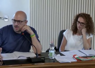 Divise scolastiche, scontro a Parabita: l’opposizione accusa il Comune, Prete replica:“Aiuti senza limiti rigidi di Isee”