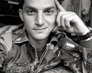 Galatone ricorda Massimo Vitaliano a vent’anni dalla morte: una targa per custodire il sacrificio del militare caduto a Nassiriya - Corriere Salentino
