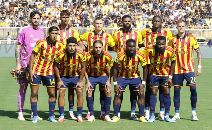 Primo tempo da urlo, poi il Lecce soffre: 3 a 2 al Monza e prima vittoria al Via del Mare - Corriere Salentino
