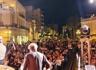 Flashback Festival, Ronn Moss conquista Galatina con la sua performance musicale: oggi il gran finale dedicato a Lucio Dalla