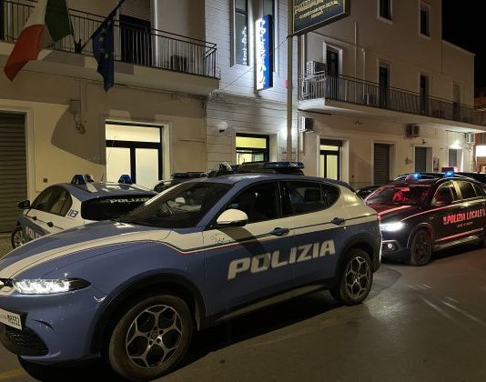 Spari in strada dopo lite con l’ex moglie. Ferito l’uomo che proteggeva la donna. A processo 41enne per tentato omcidio