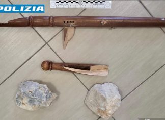 Extracomunitario dà in escandescenza sul lungomare e aggredisce agenti: “E’ pericoloso”, rimane in carcere