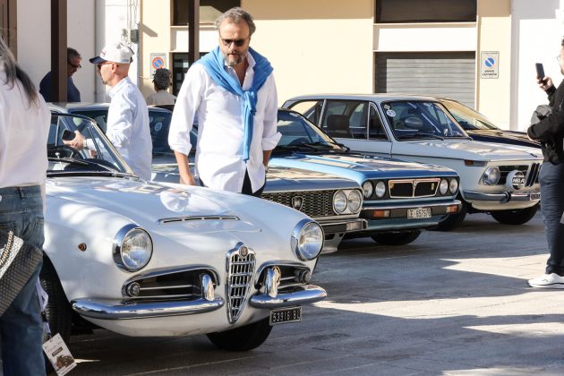 Ruote nella Storia saluta Casarano e celebra la passione per le auto d’epoca - Corriere Salentino