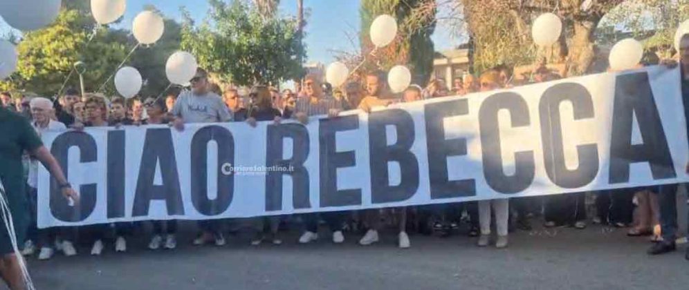 “Ciao Rebecca” in centinaia per l’ultimo saluto alla 24enne leccese investita a Napoli - Corriere Salentino