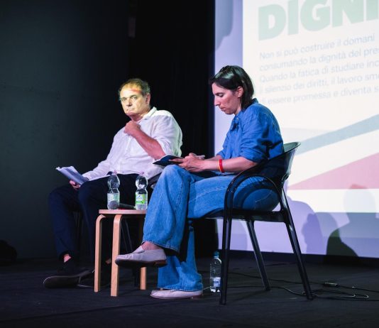 Riconnettersi alle persone prima che ai palazzi: la sfida leccese del centrosinistra riparte dalle storie di strada e precariato