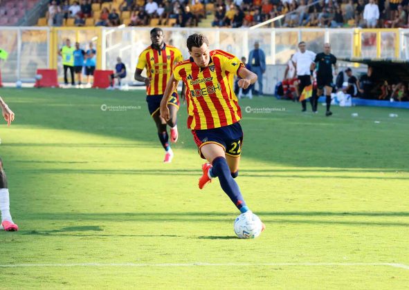 Primo tempo da urlo, poi il Lecce soffre: 3 a 2 al Monza e prima vittoria al Via del Mare - Corriere Salentino