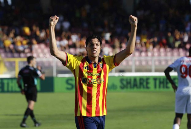 Primo tempo da urlo, poi il Lecce soffre: 3 a 2 al Monza e prima vittoria al Via del Mare - Corriere Salentino