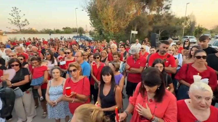 Fiaccolata per Lorena Isceri: la comunità unita nel dolore - Corriere Salentino