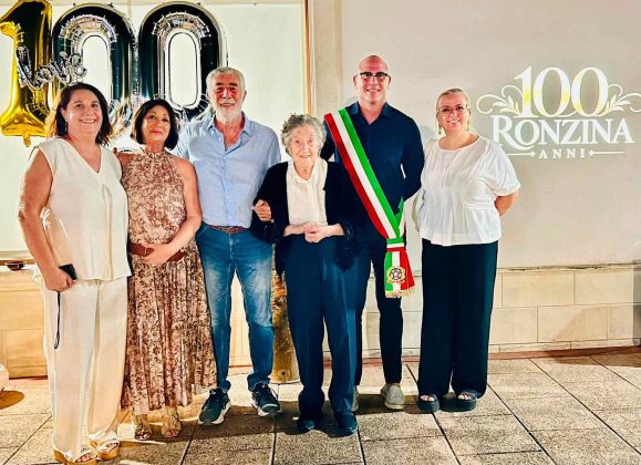 Lecce festeggia il secolo di vita di Oronza Colella: un esempio di forza, autonomia e legame con il territorio - Corriere Salentino