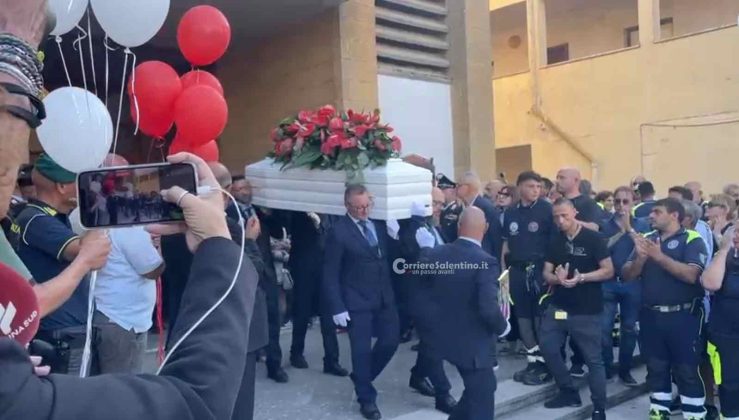 Lutto, commozione e dolore oggi a Squinzano per i funerali di Lorena Isceri - Corriere Salentino
