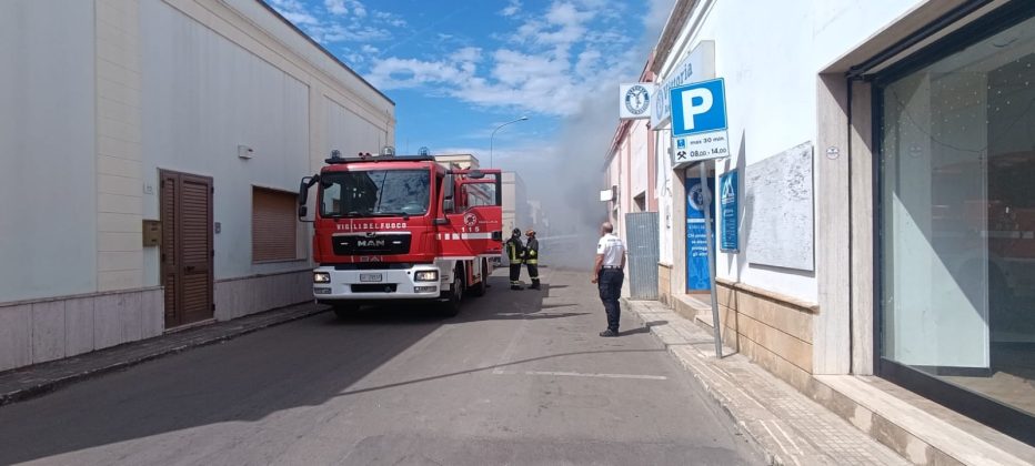 Incendio in una ferramenta a Melissano, l’appello di Federaziende: «Ora serve l'aiuto di tutti per consentire ai due imprenditori di ripartire» - Corriere Salentino