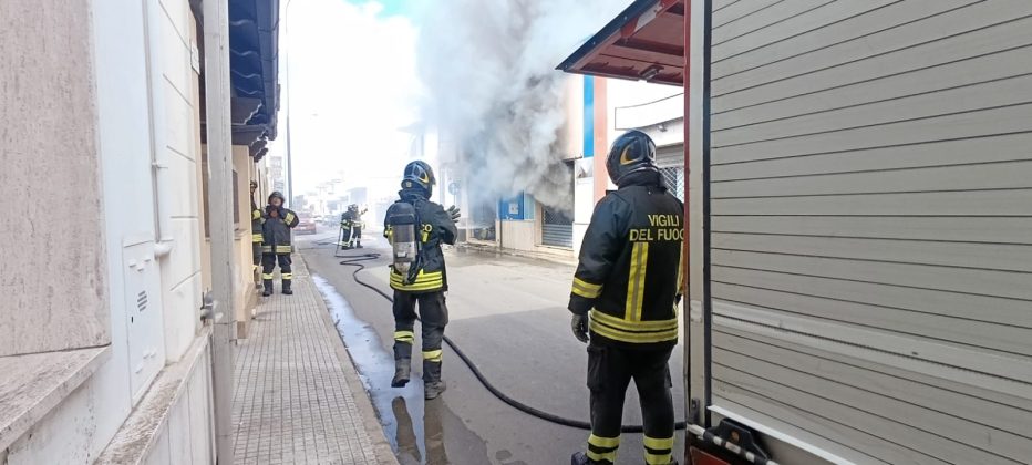 Incendio in una ferramenta a Melissano, l’appello di Federaziende: «Ora serve l'aiuto di tutti per consentire ai due imprenditori di ripartire» - Corriere Salentino