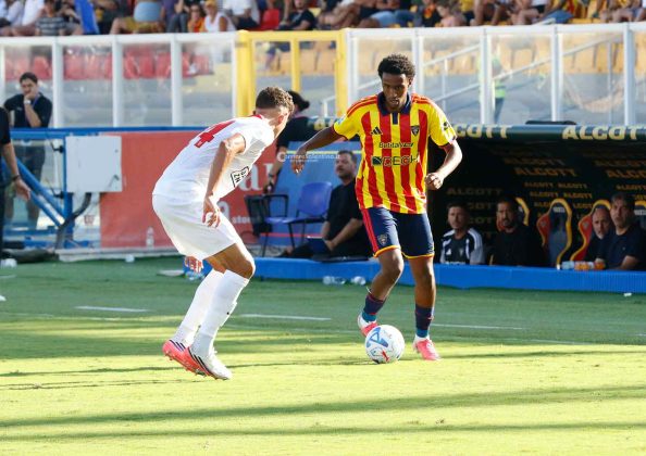 Primo tempo da urlo, poi il Lecce soffre: 3 a 2 al Monza e prima vittoria al Via del Mare - Corriere Salentino
