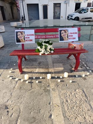 Femminicidio Lorena, a Copertino tutti in rosso per dire basta - Corriere Salentino