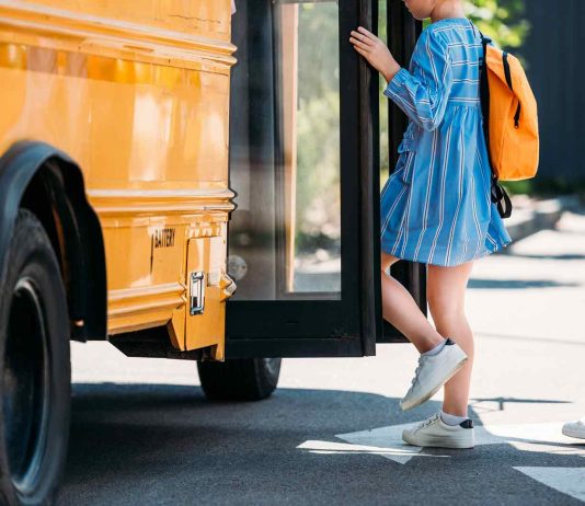 Controlli a Novoli: scuolabus con la revisione scaduta da mesi, fermata l’intera flotta del servizio scolastico