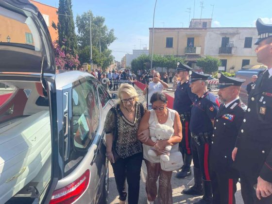 Lutto, commozione e dolore oggi a Squinzano per i funerali di Lorena Isceri - Corriere Salentino