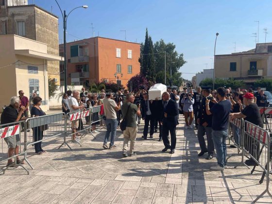 Lutto, commozione e dolore oggi a Squinzano per i funerali di Lorena Isceri - Corriere Salentino