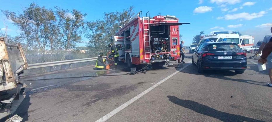Inferno sulla Statale: prima l’incendio e poi gli incidenti stradali, tre feriti, uno più grave - Corriere Salentino