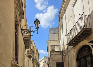 A proposito di Iacopo Antonio Ferrari e la sua “Apologia paradossica della città di Lecce”