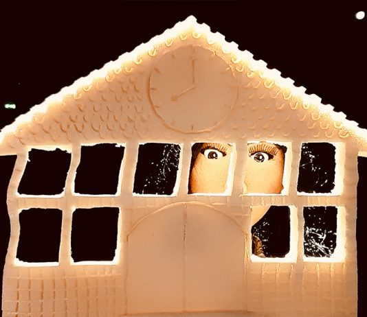 Domenica 18 ottobre Cenerentola 301 di Burambò apre la rassegna Ci vuole un fiore – famiglie a teatro del Teatri del Nord Salento